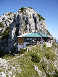 Tegernseer Hütte im Sommer