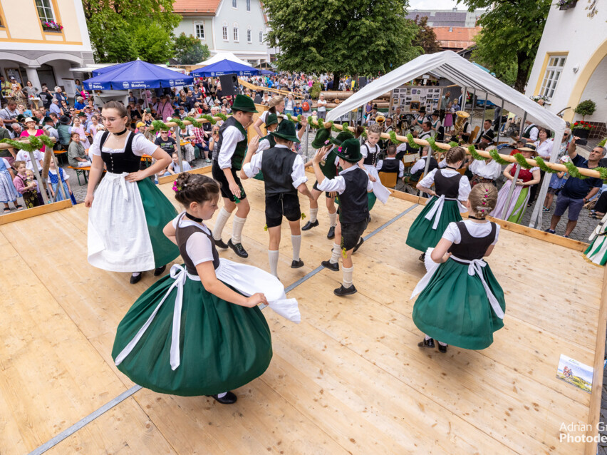 Trachtenverein Hirschbachtaler beim Lenggrieser Flößerfest