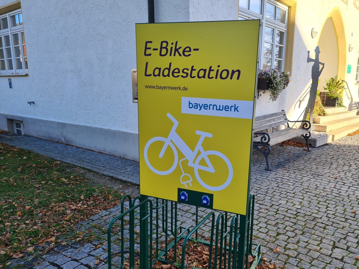 E-Bike-Ladestation am Rathausplatz in Lenggries