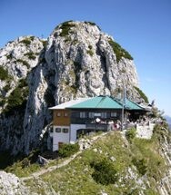 Tegernseer Hütte im Sommer