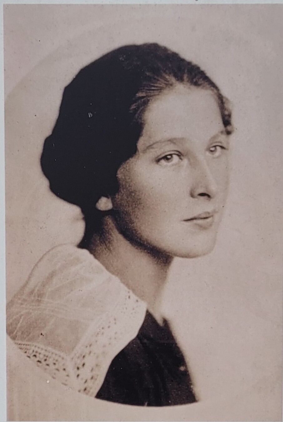 Bild von einer Dame aus 1932