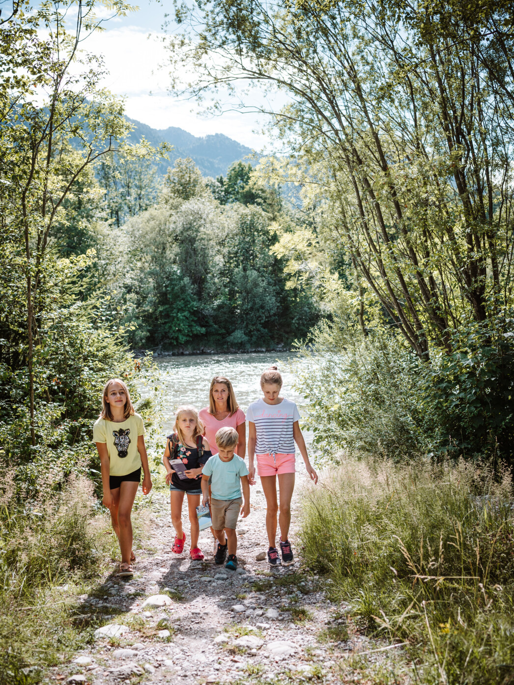 Familie am Natur Erlebnispfad Isar