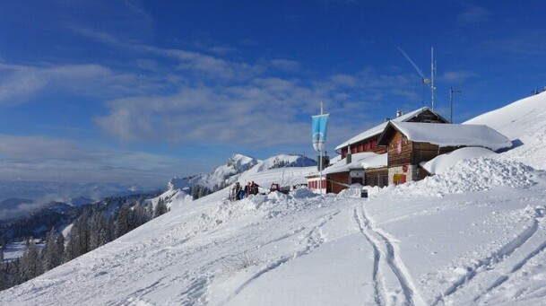 Brauneck Gipfelhaus im Winter