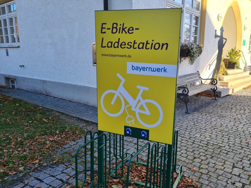 E-Bike-Ladestation am Rathausplatz in Lenggries