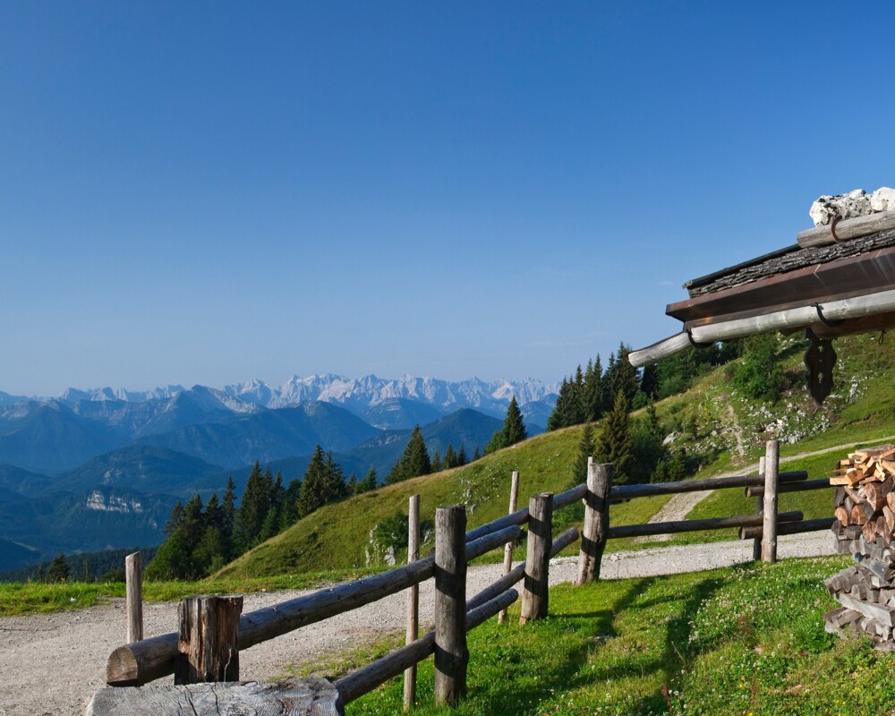 Blick von der Stie Alm am Brauneck auf das Karwendel