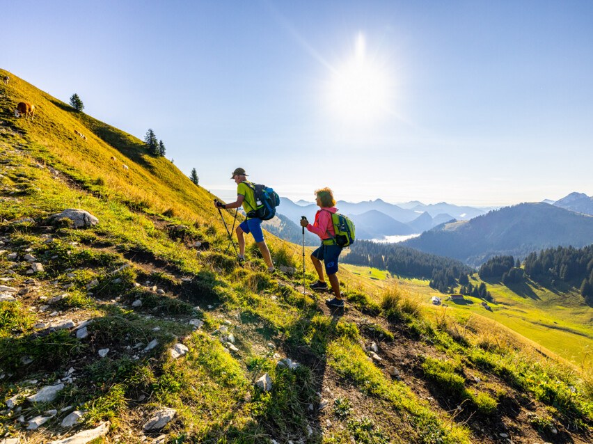 Zwei Wanderer auf dem Steig zum Seekarkreuz