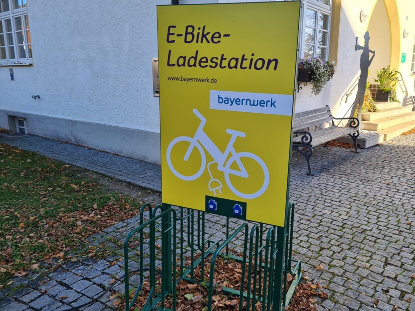 E-Bike-Ladestation am Rathausplatz in Lenggries