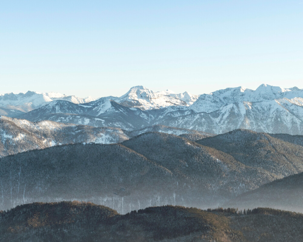 Tourismus Lenggries, Foto: P. von Feldbert, Aussicht vom Brauneck auf das Karwendelgebirge Aussicht vom Brauneck auf das Karwendelgebirge