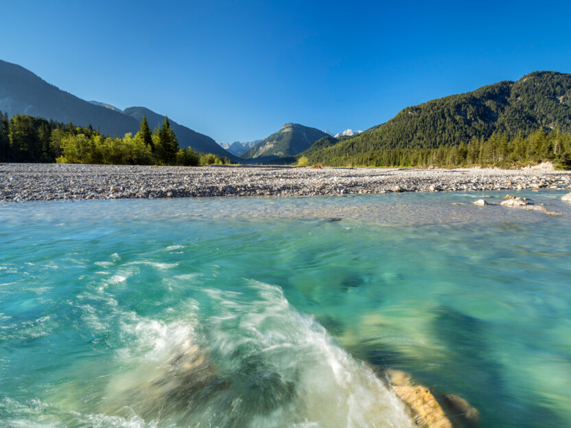 Wildfluss Isar mit Stromschnellen in Lenggries