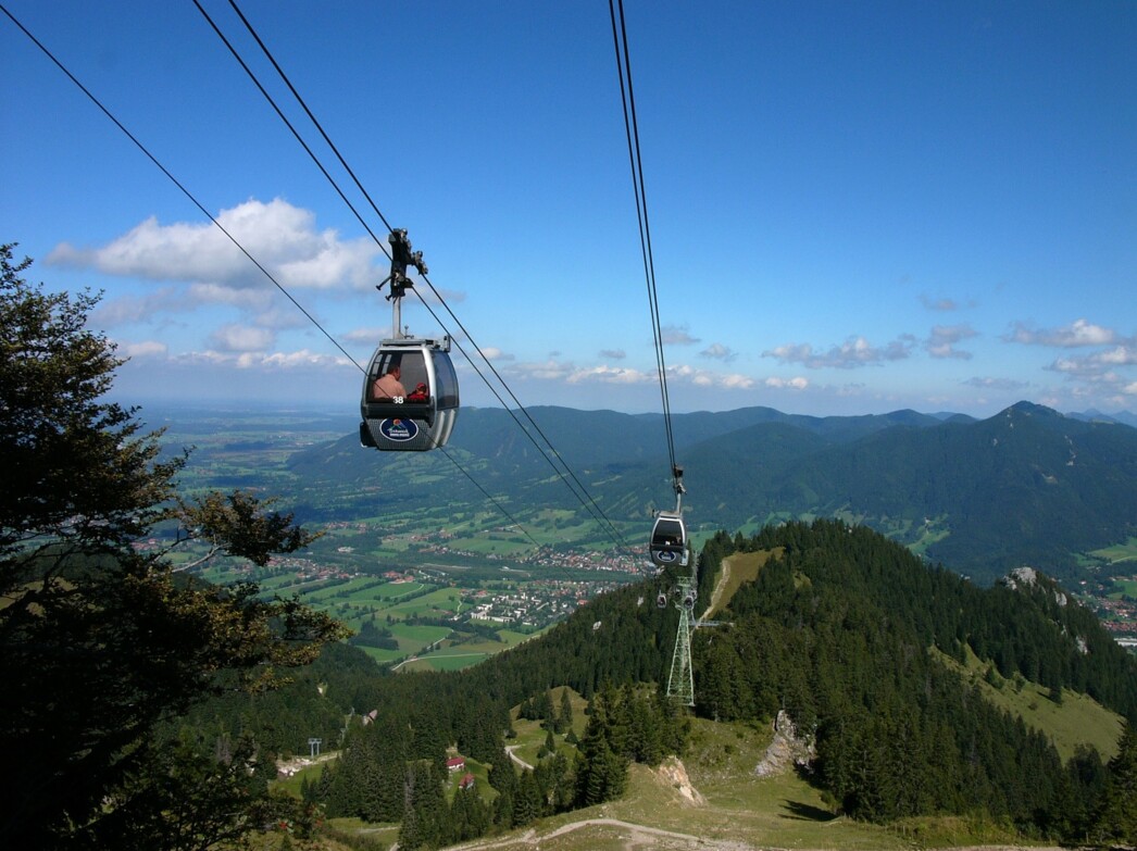 Bergfahrt mit der Seilbahngondel der Brauneck Bergbahn