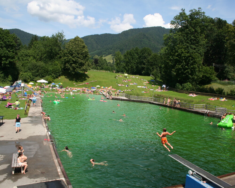 Naturfreibad Lenggries mit Pool und Liegewiese