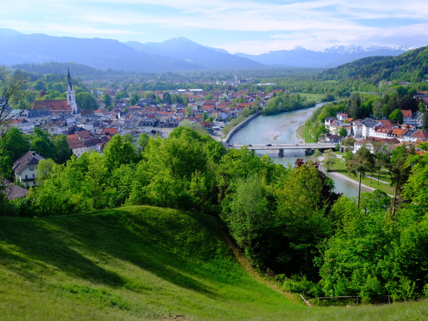 Sicht vom Kalvarienberg auf Bad Tölz und die Isar