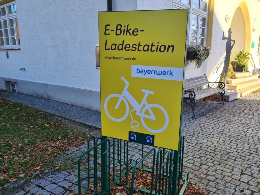 E-Bike-Ladestation am Rathausplatz in Lenggries