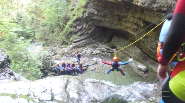 Gruppe beim Canyoning