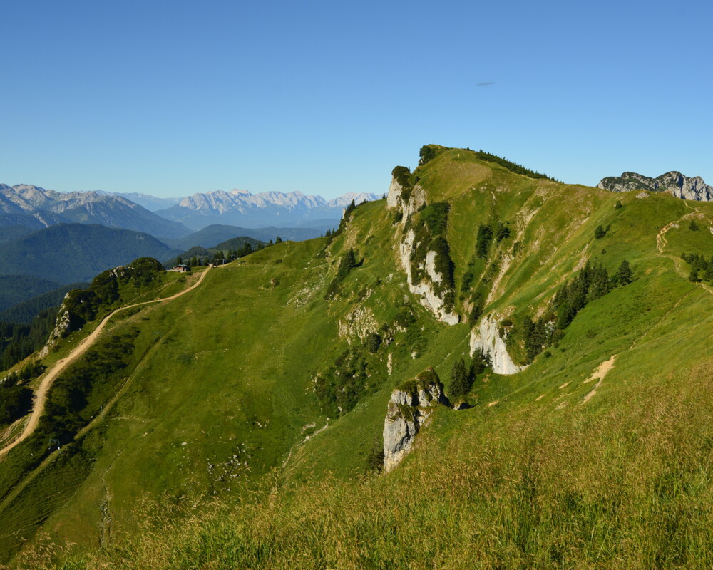 Großer Höhenweg am Brauneck mit Panoramablick