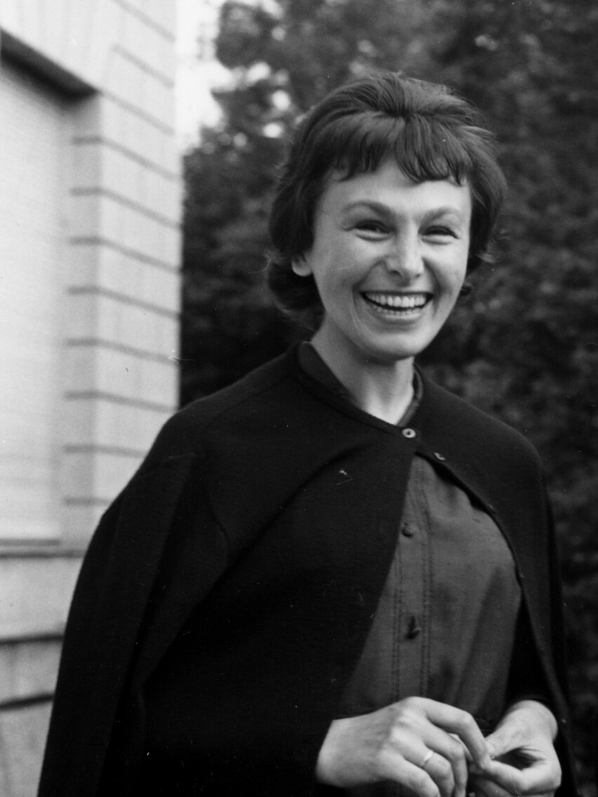 Ein Schwarz-Weiß Bild mit einer Frau und einem Mann