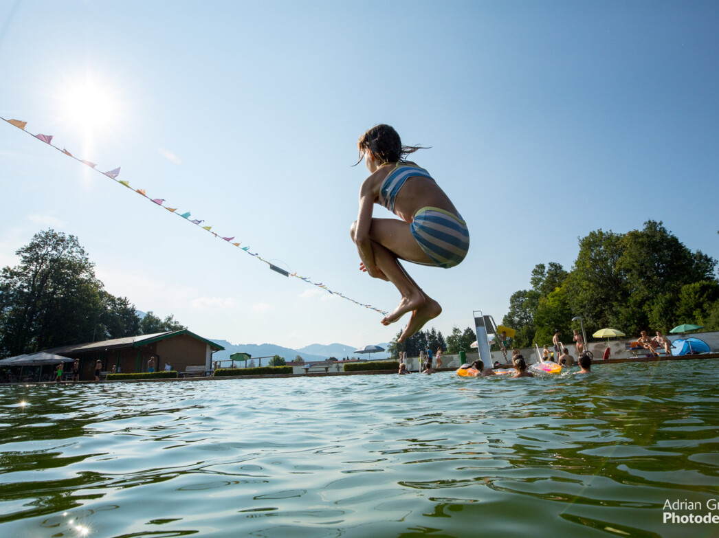 Sprung ins Freibad